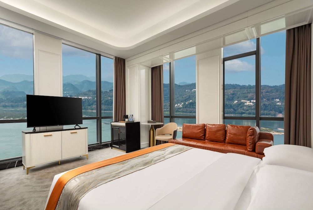 Room, 1 King Bed, Non Smoking (Full River View)