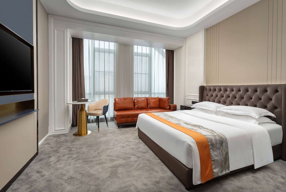 Deluxe Room, 1 King Bed, Non Smoking, City View