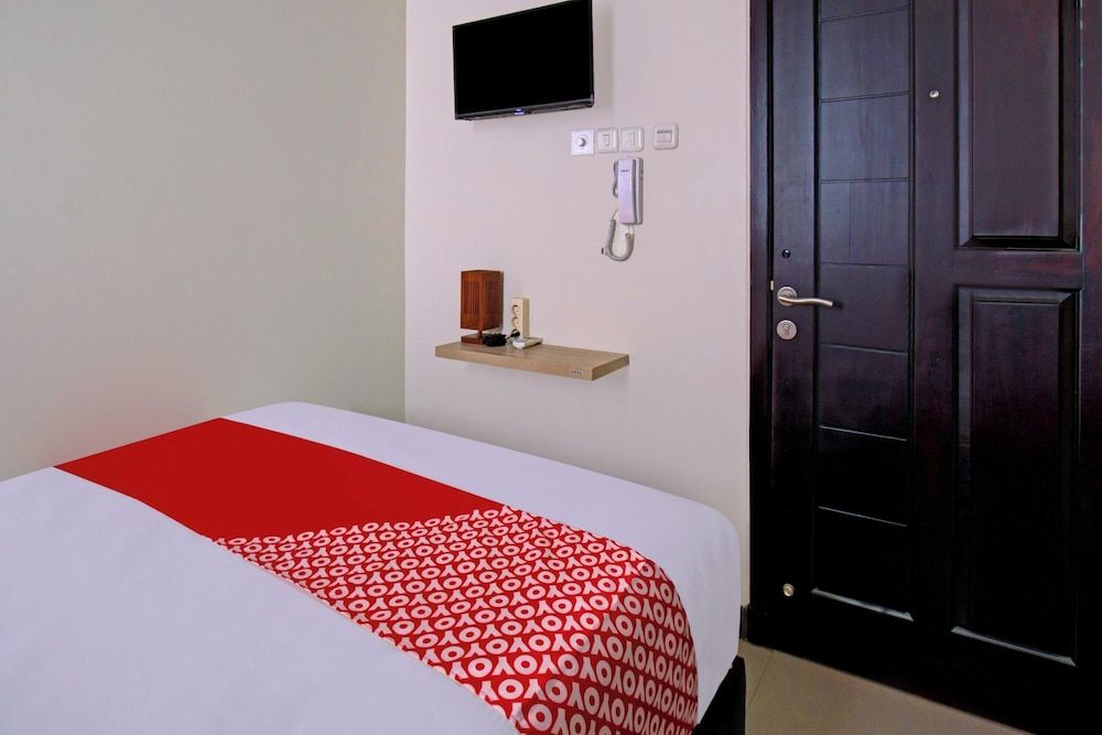 OYO 2753 Irma's Residence Economy Double Room 4