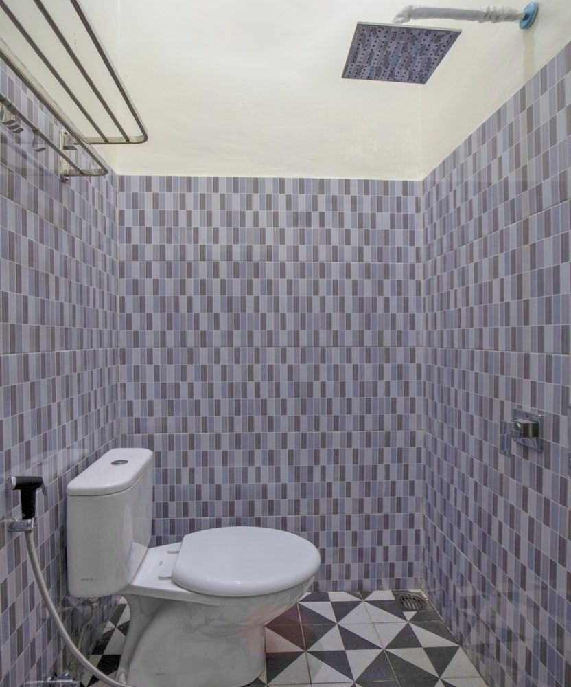 OYO 2753 Irma's Residence Deluxe Double Room 7