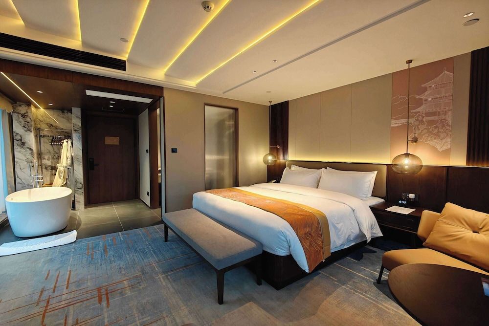 Room, 1 King Bed, Non Smoking (Panoramic View)