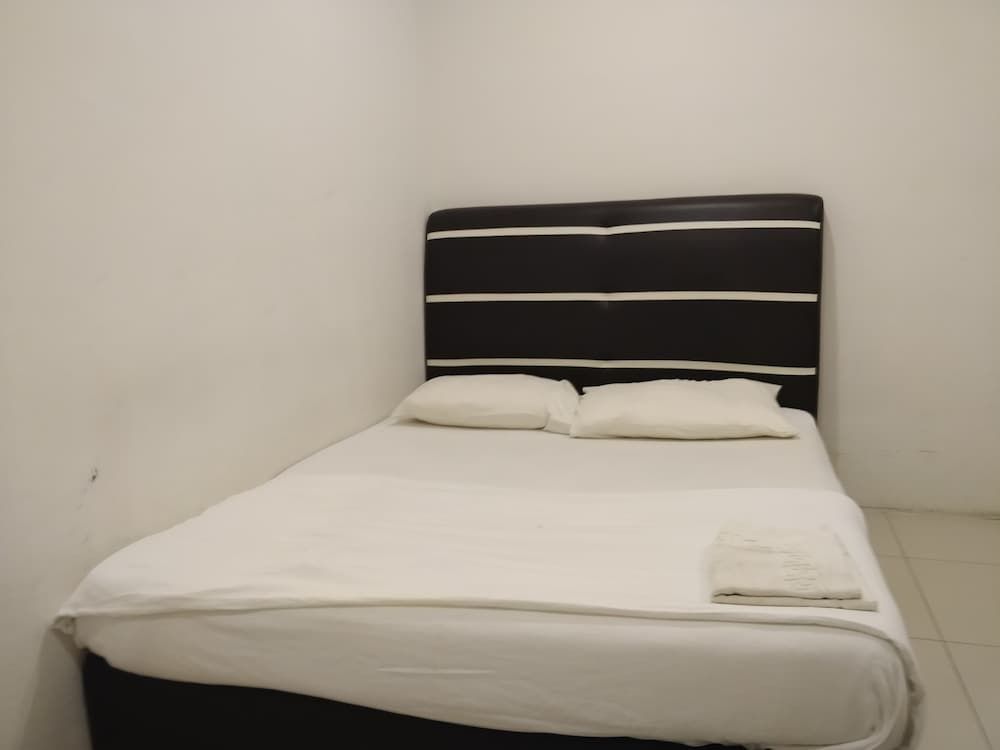 OYO 90995 Hotel Nk Impian Standard Double Room 2