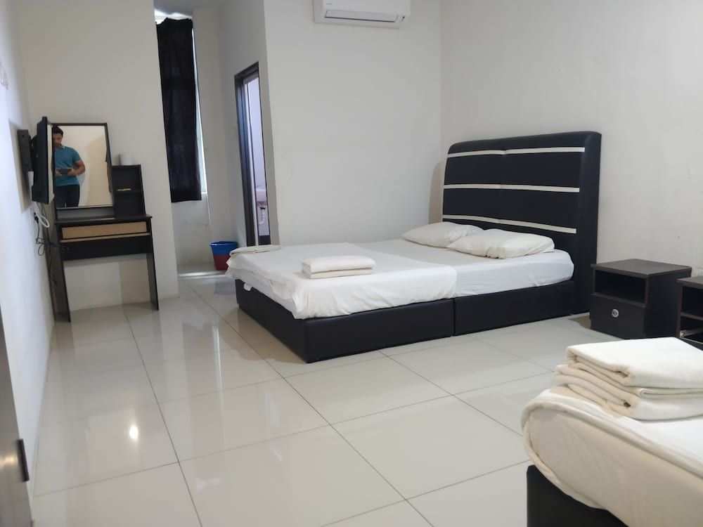 OYO 90995 Hotel Nk Impian Family Suite 3