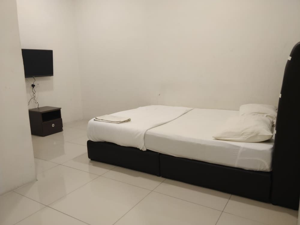 OYO 90995 Hotel Nk Impian Standard Double Room 3