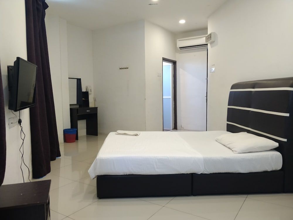 OYO 90995 Hotel Nk Impian Deluxe Double Room 4