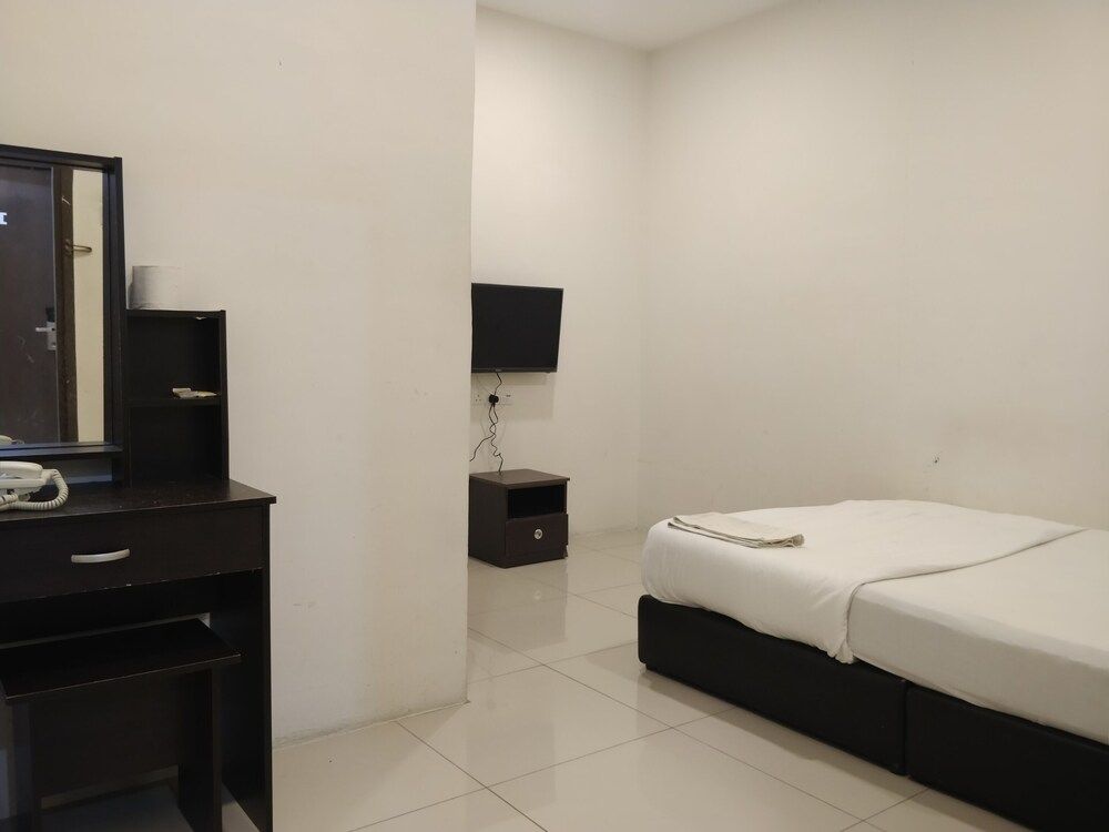 OYO 90995 Hotel Nk Impian Standard Double Room