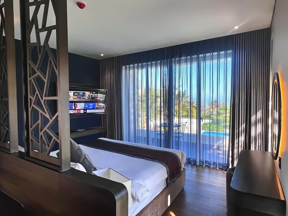 Azure Sand Retreat King Bed Ocean View