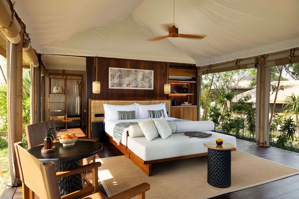 ARNA Suites and Ocean Lounge