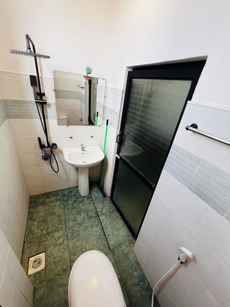 Ramlyn Guesthouse & Restaurant Economy Double Room 15