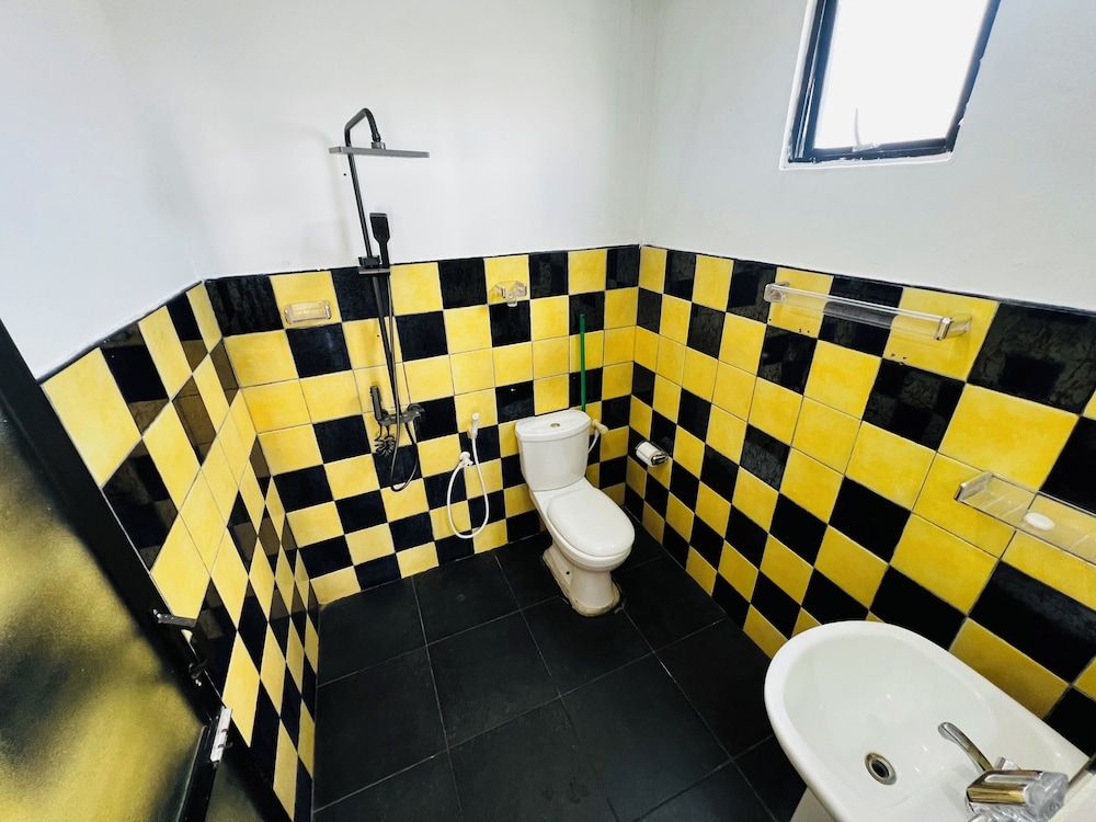 Ramlyn Guesthouse & Restaurant Economy Double Room 11