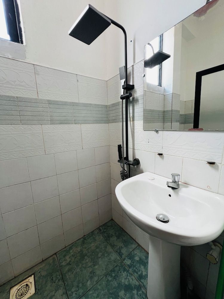 Ramlyn Guesthouse & Restaurant Economy Double Room 10