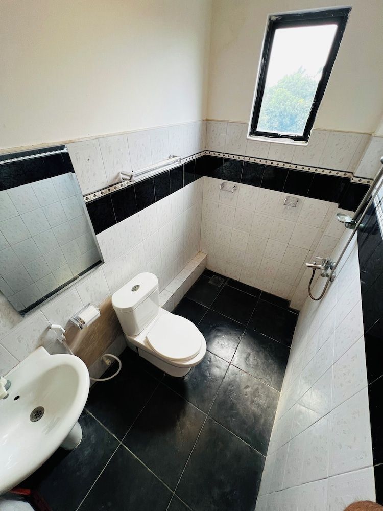 Ramlyn Guesthouse & Restaurant Family Triple Room 4