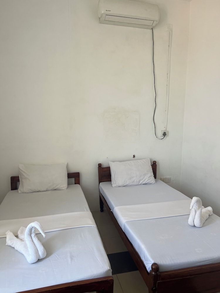 Ramlyn Guesthouse & Restaurant Economy Twin Room