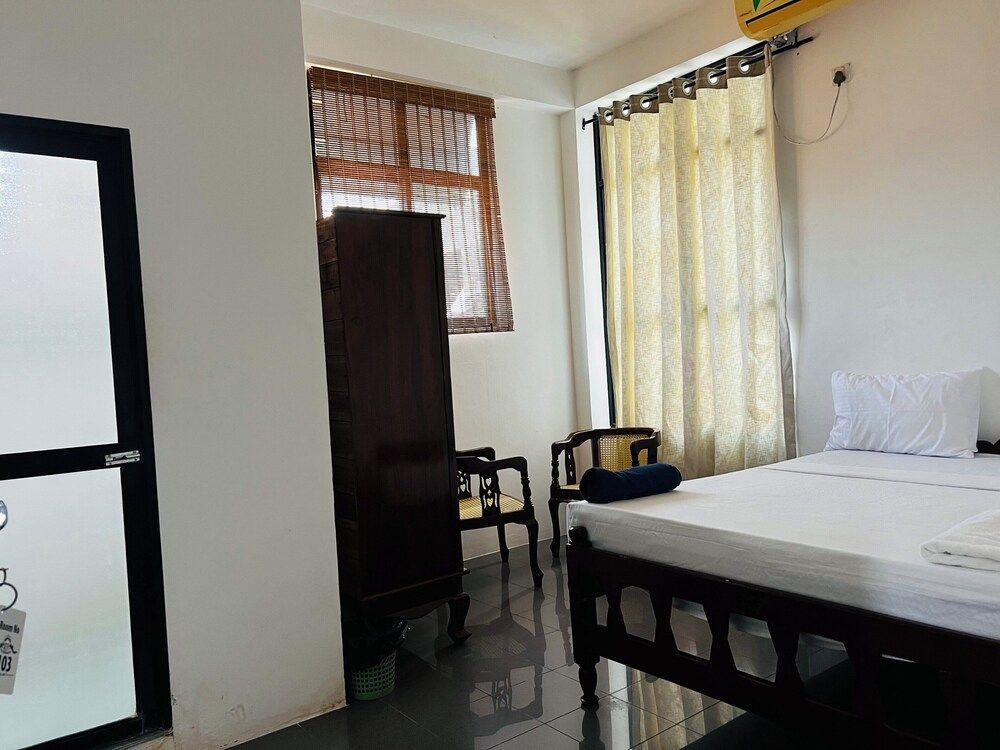 Ramlyn Guesthouse & Restaurant Economy Double Room 16
