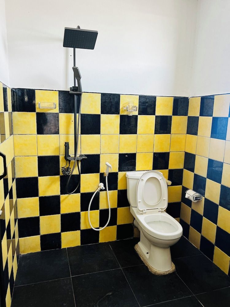 Ramlyn Guesthouse & Restaurant Economy Double Room 8