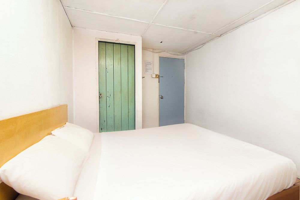 SPOT ON 89916 Gold Star Hotel Deluxe Double Room 7