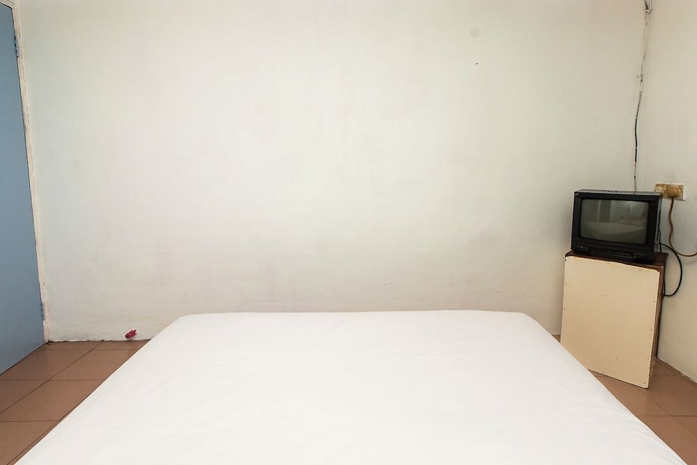 SPOT ON 89916 Gold Star Hotel Deluxe Double Room 4