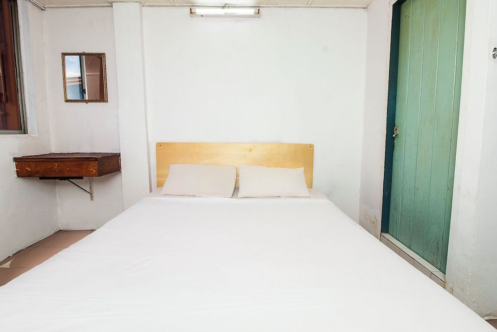 SPOT ON 89916 Gold Star Hotel Deluxe Double Room 6