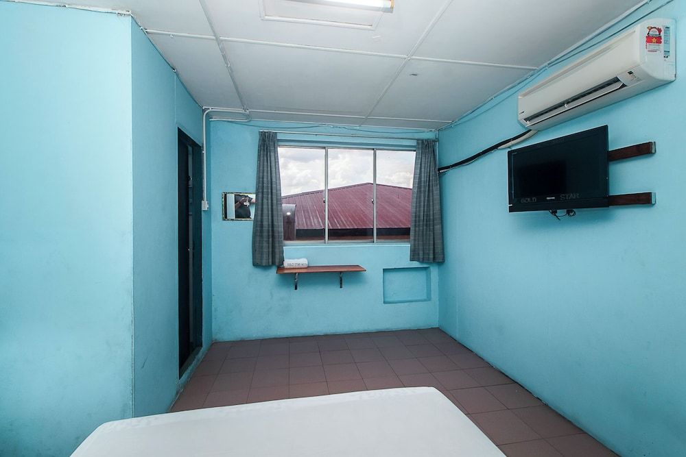 SPOT ON 89916 Gold Star Hotel Superior Suite 8