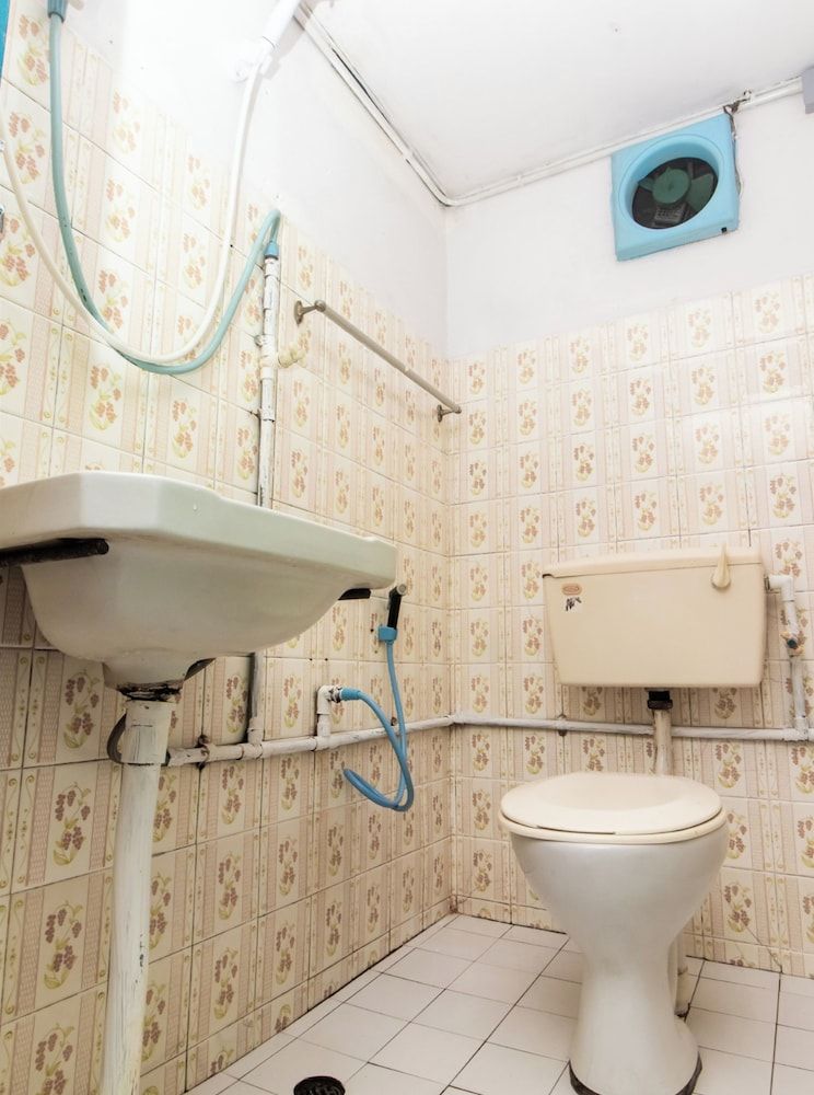 SPOT ON 89916 Gold Star Hotel Deluxe Double Room 10