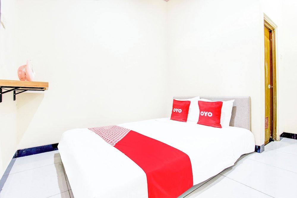 OYO 94124 Ekslusive Double'n
