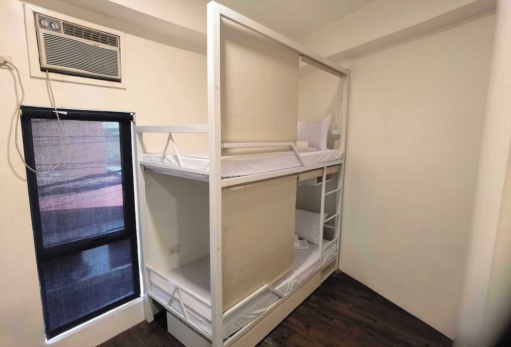 Shared Dormitory, Women only