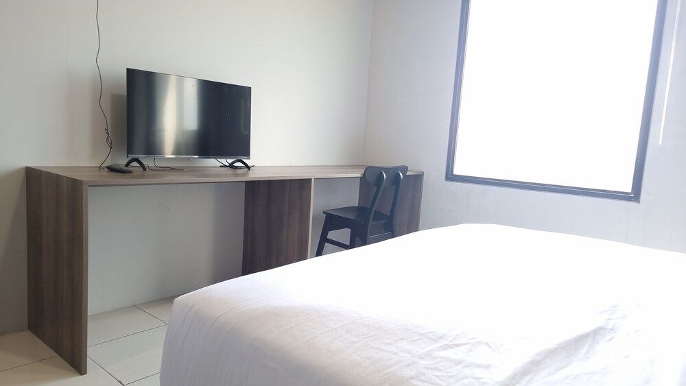 Hotel O Cikarang Near Apartment Riverdale Deluxe Double Room 9