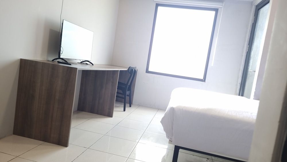 Hotel O Cikarang Near Apartment Riverdale Deluxe Double Room 10