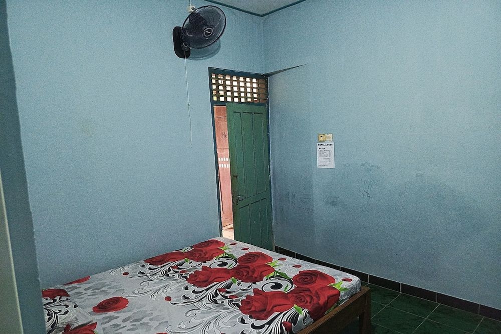 SPOT ON 94177 Dian Asih Rooms Basic Room 8