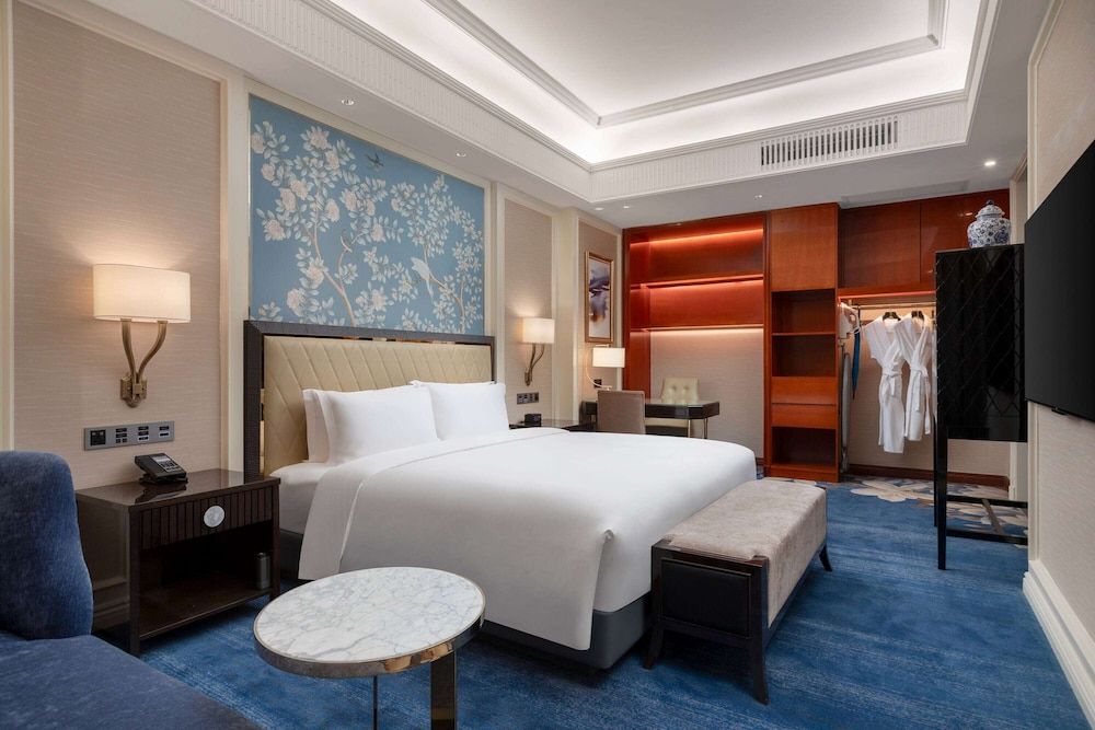 Executive Room, 1 King Bed, Garden View