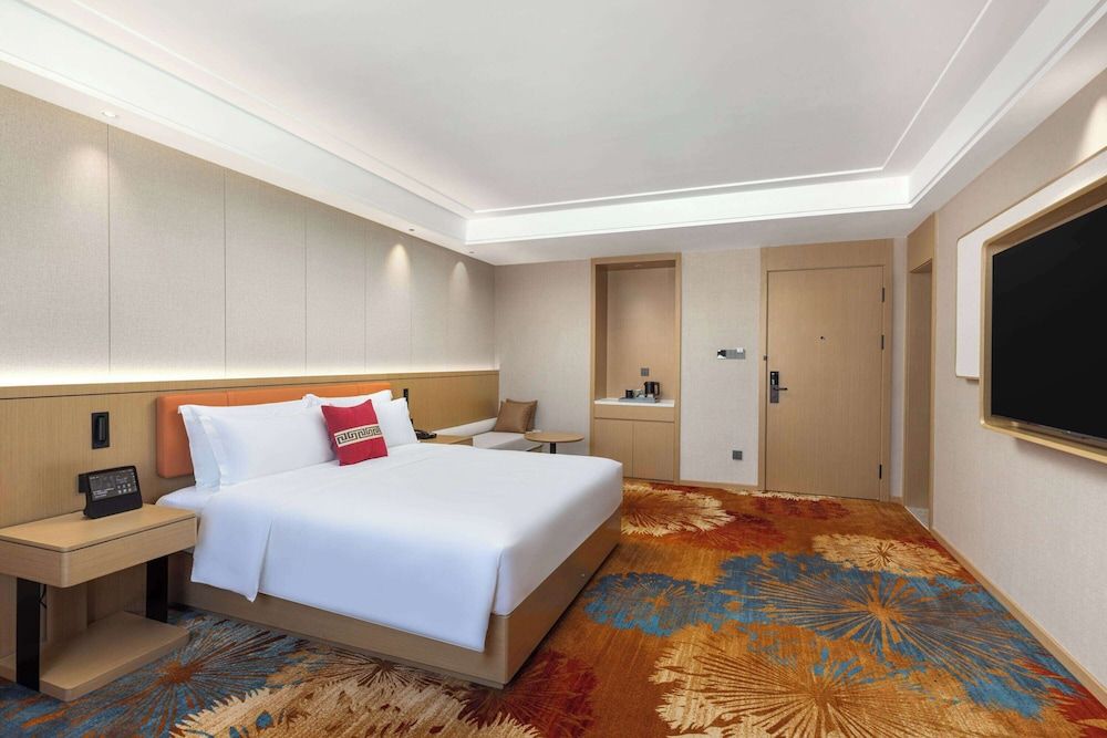 Luxury Room, 1 Queen Bed, Non Smoking (Light )