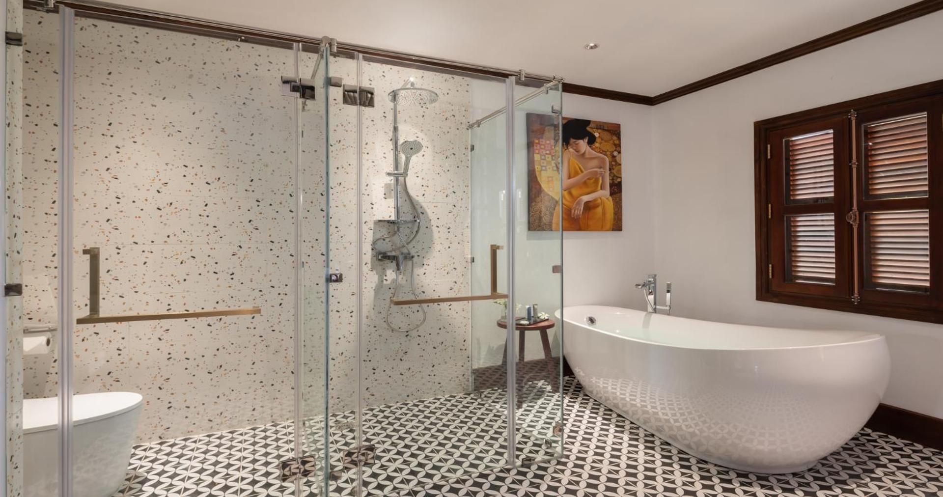 Junior Suite Pondside View with Bathtub