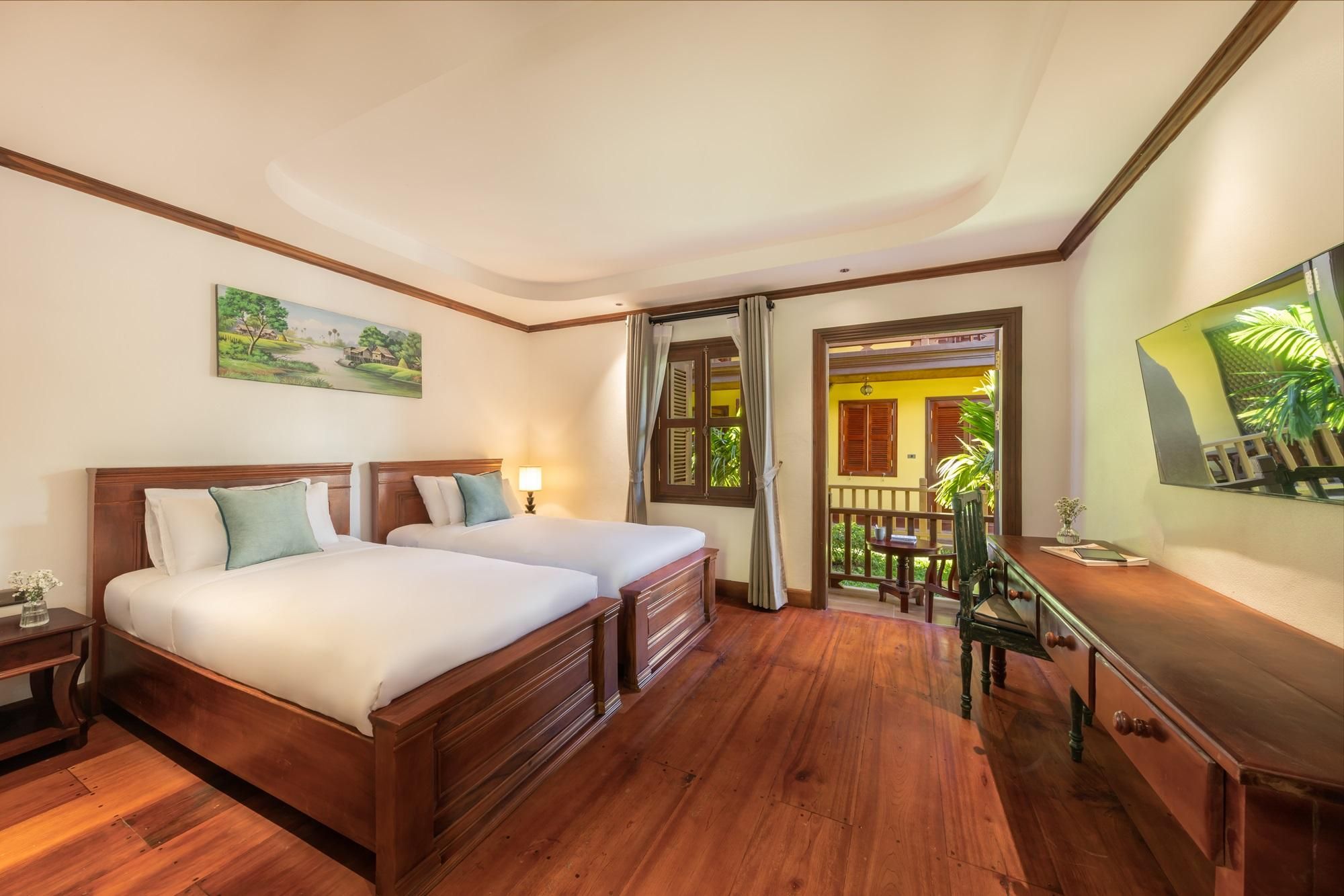 Deluxe City View with Bathtub