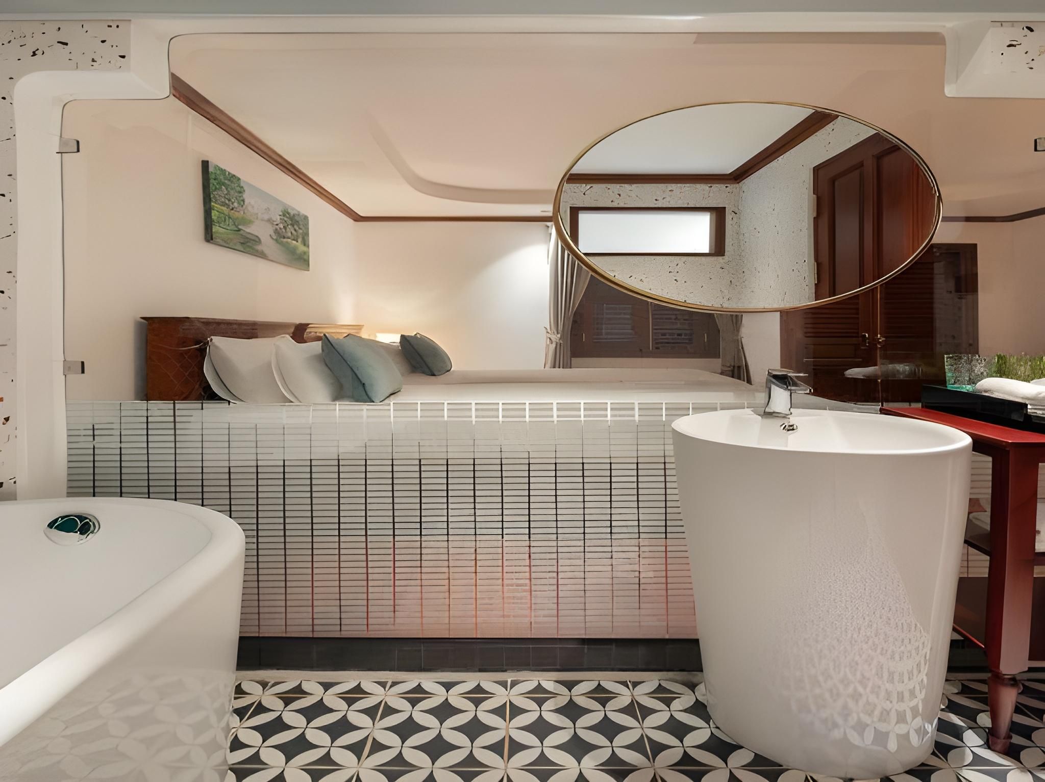 Premier with Bathtub