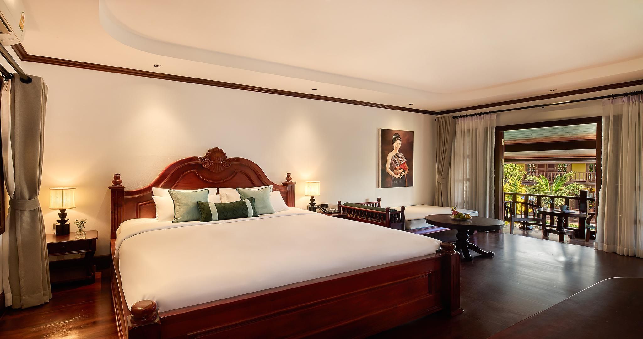 Junior Suite Pondside View with Bathtub