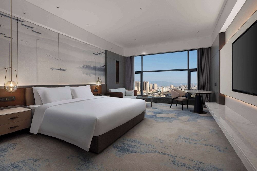 Deluxe Room, 1 King Bed with Sofa bed, City View