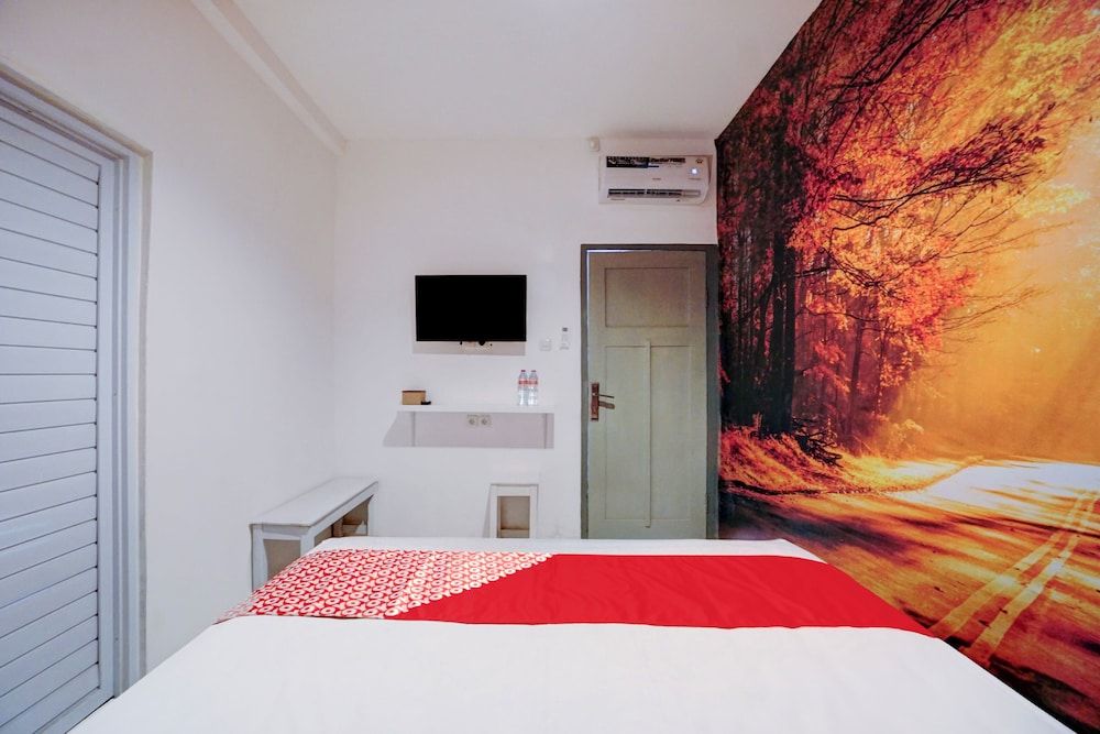 Hotel O Nawangwulan Standard Double Room