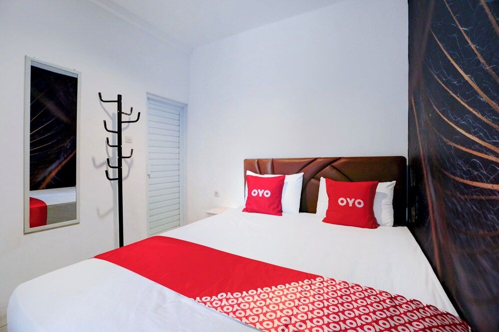 Hotel O Nawangwulan Standard Double Room 2