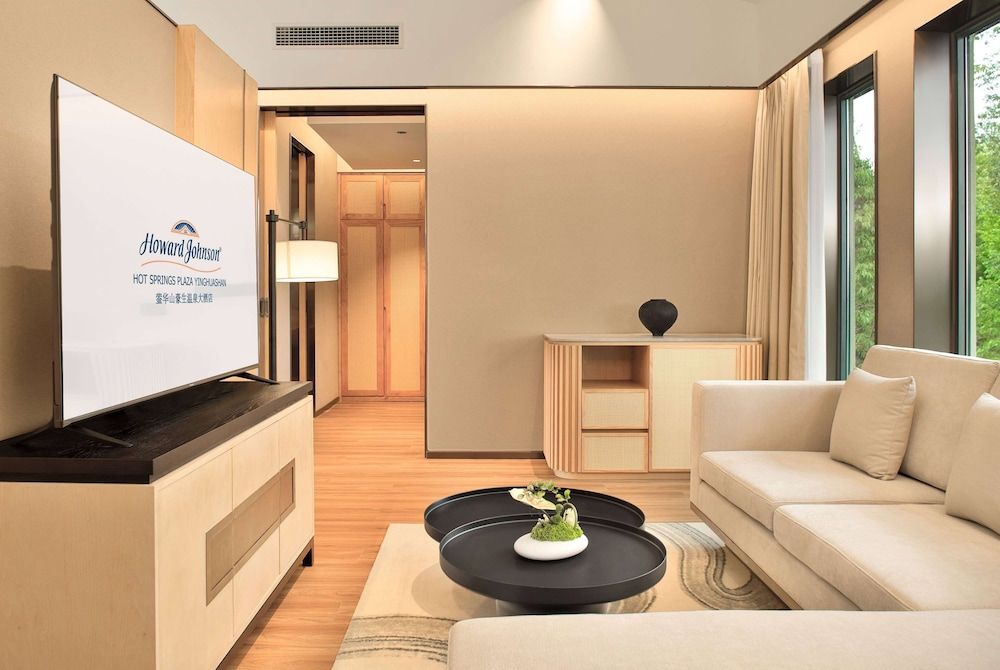 Howard Johnson Hot Springs Plaza Yinghuashan Villa, 1 King Bed, Non Smoking (Second Floor) 3