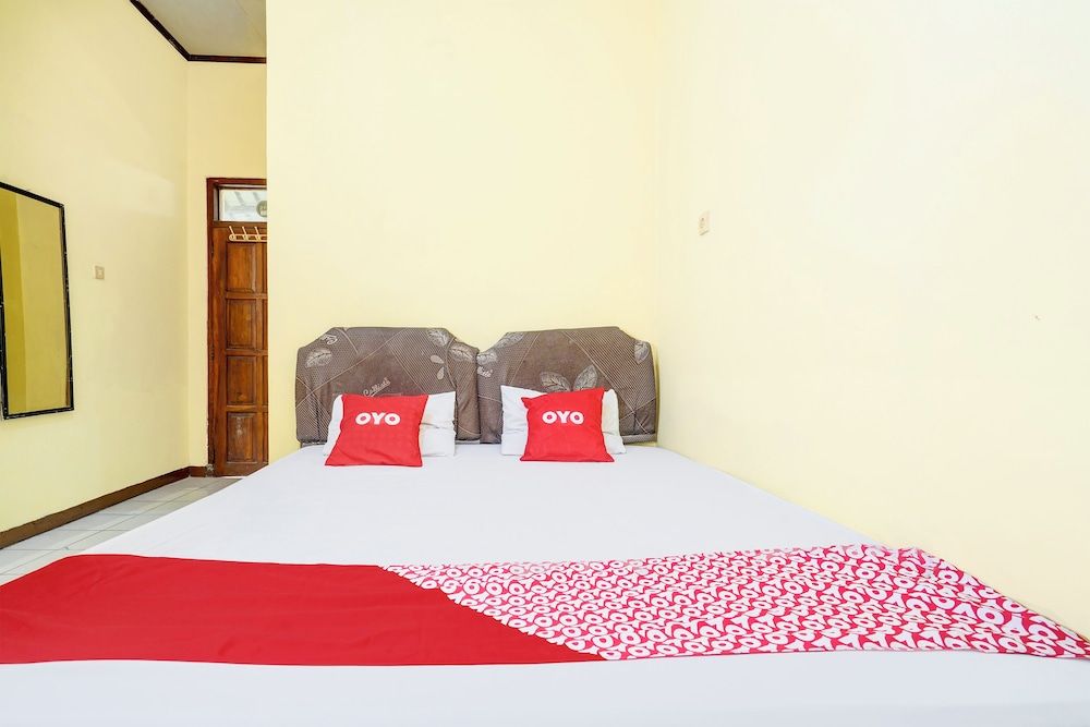 Collection O Kauman Near Stasiun Pekalongan Formerly Hotel Dian Chandar Deluxe Double Room 4
