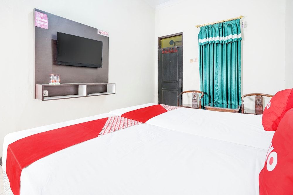 Collection O Kauman Near Stasiun Pekalongan Formerly Hotel Dian Chandar Standard Double Room 2