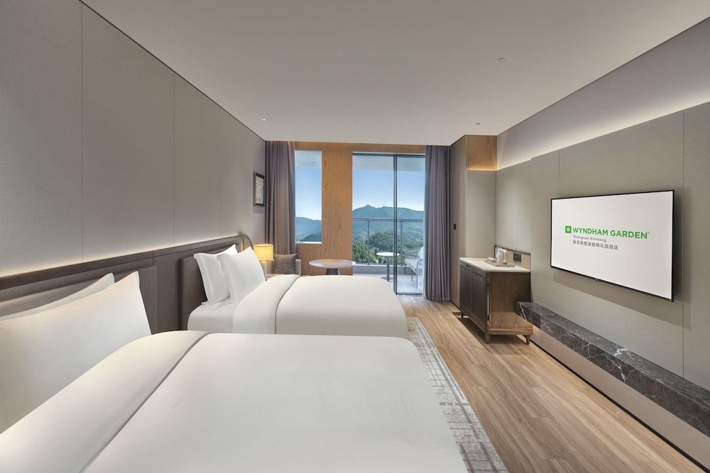Room, Multiple Beds, Non Smoking, Mountain View (Hot Spring Pool)