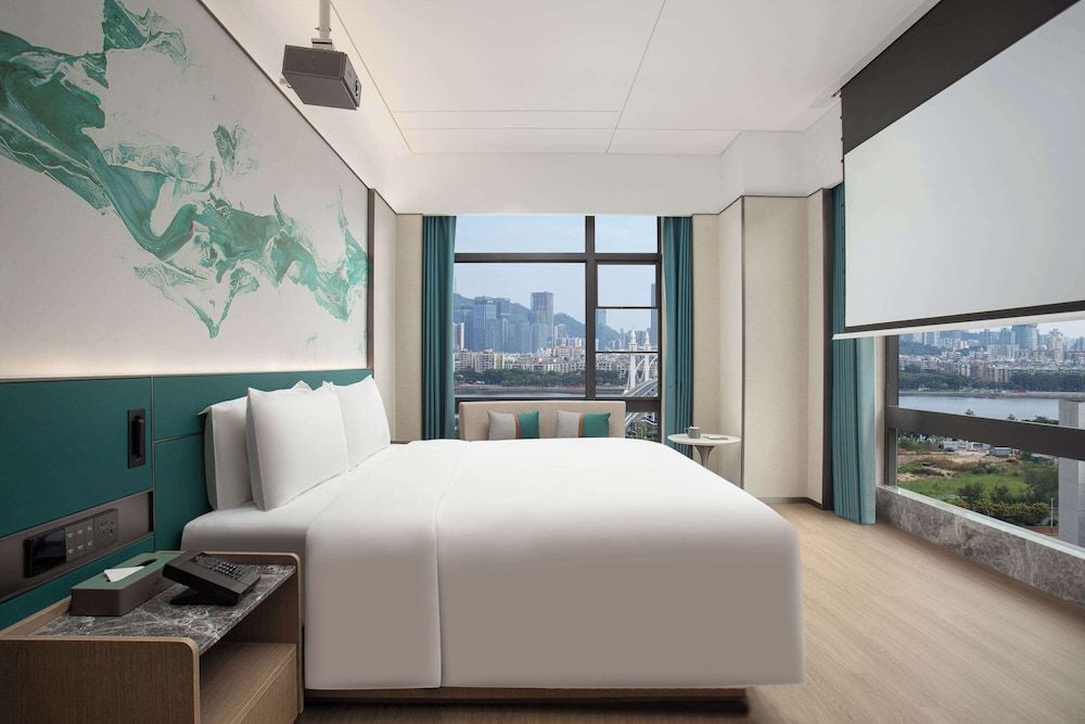Room, 1 King Bed, Non Smoking (Cinema)