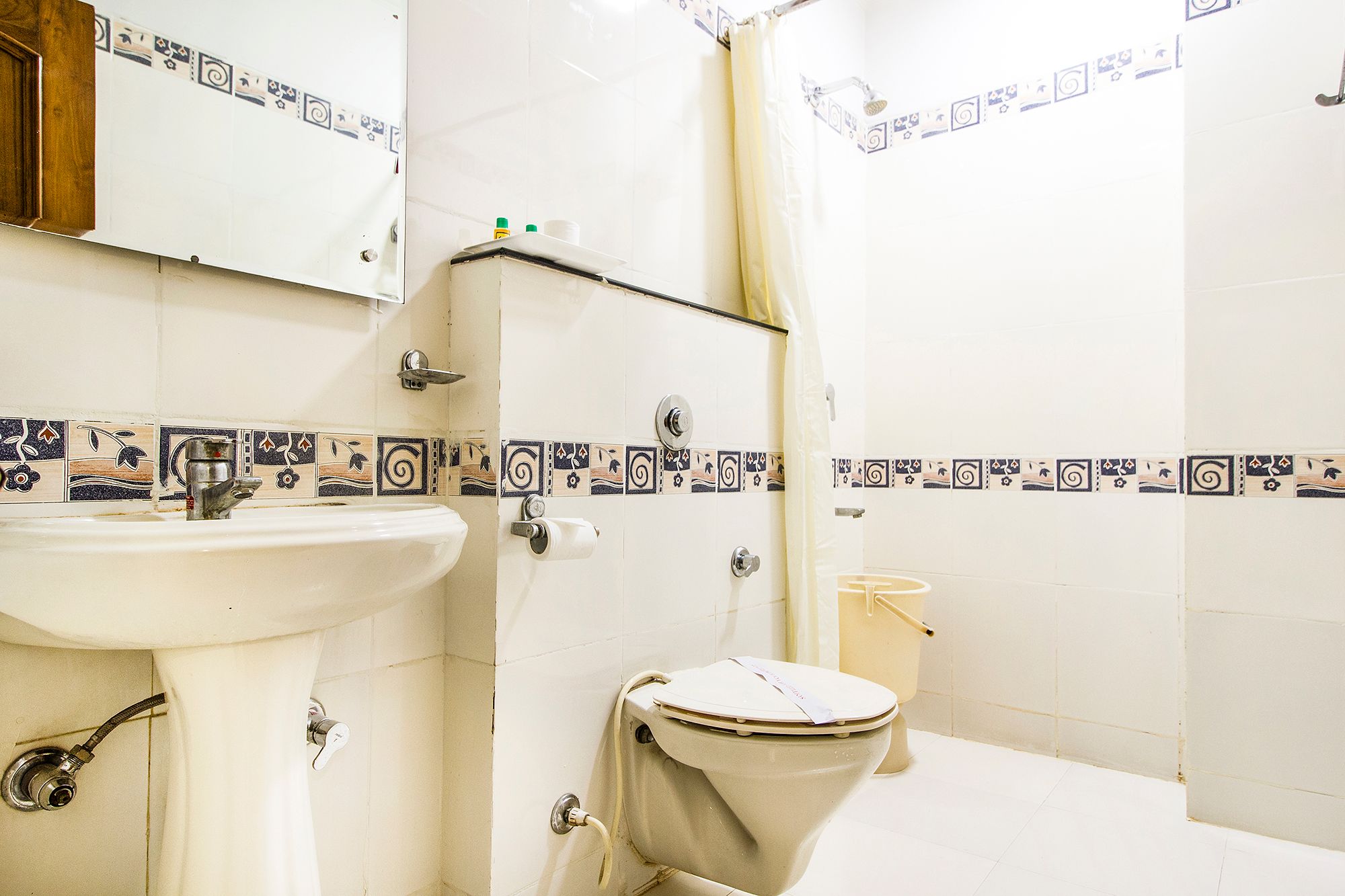 FabHotel Aay Kay Deluxe Room 4