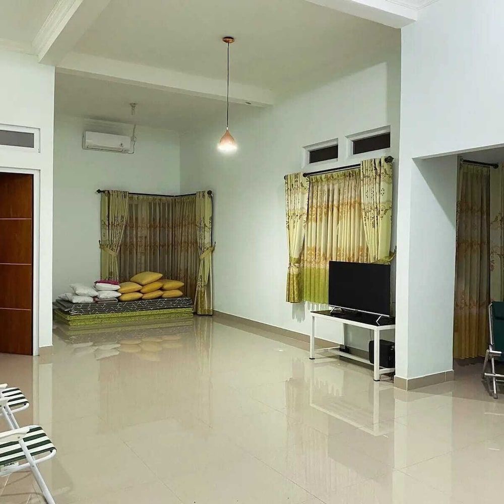 Green House Villa Bogor Villa, 2 Bedrooms 5