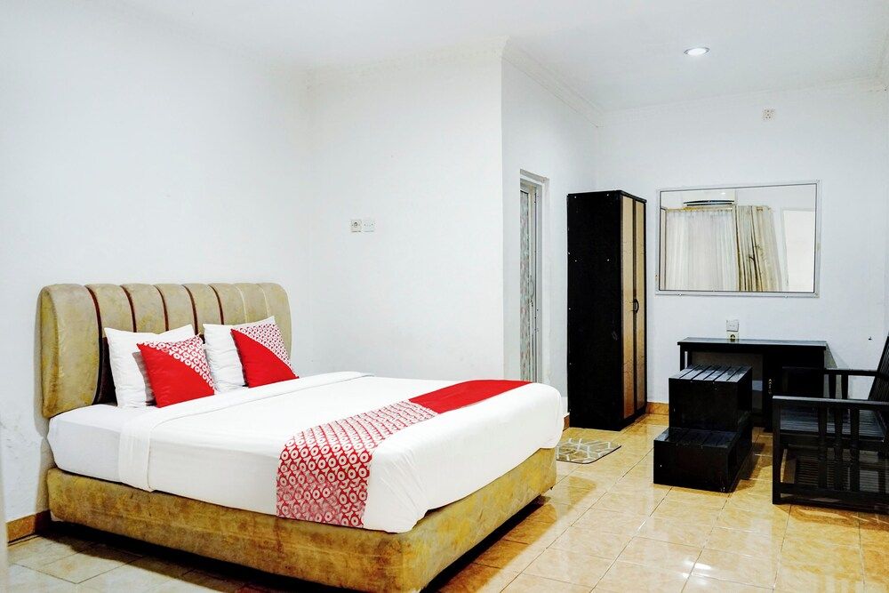 Hotel O Padang City Center Near Pantai Padang Formerly Hotel Siti Nurbaya Standard Double Room