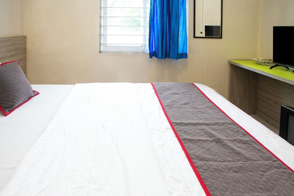 Collection O Bogor Puncak Near Gunung Mas Formerly Villa Bunga Bunga Deluxe Double Room 5