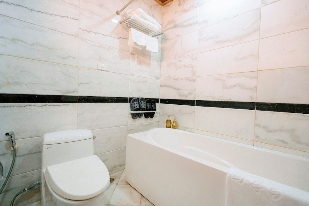 Bac Ninh Royal Hotel Superior Triple Room 8