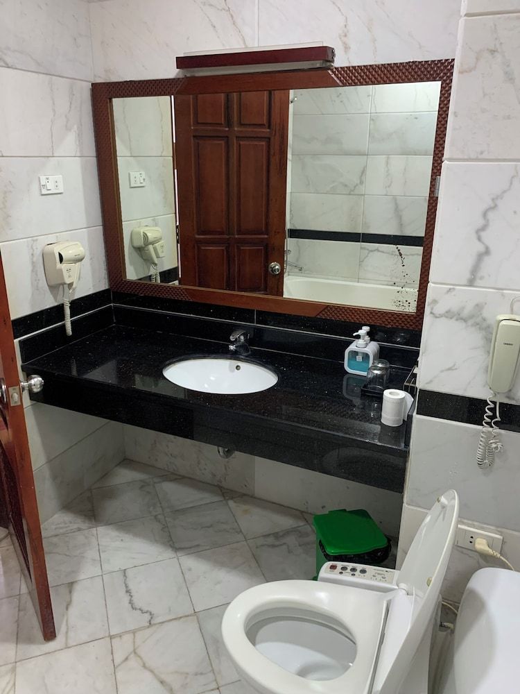 Bac Ninh Royal Hotel Superior Triple Room 7