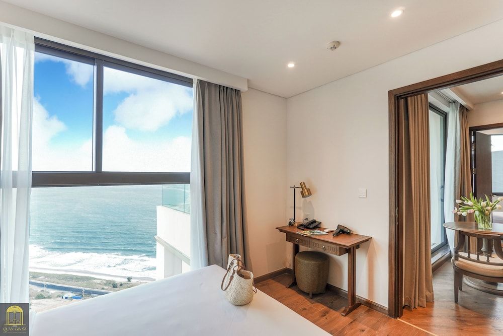 Business Penthouse, 2 Bedrooms, Private Pool, Ocean View